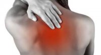 Болить спина в області хребта між лопатками: причини
