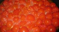 Різні рецепти приготування помідорів у власному соку