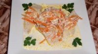 Риба, тушкована з морквою та цибулею: рецепти