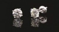 Сережки гвоздики з діамантами з білого золота: форма сережок, метал