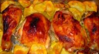 Курячі стегенця з картоплею в духовці – проста і смачна страва