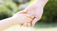 Злазить шкіра з пальців рук у дитини, причини і лікування