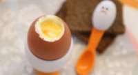 Як варити яйця в мішечках: скільки варити після закипання?