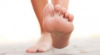 Відшаровується ніготь на великому пальці ноги: причини і лікування