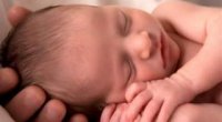 Розміри голови дитини по місяцях після народження: норми і відхилення