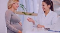 Коли у вагітних з’являється молозиво?
