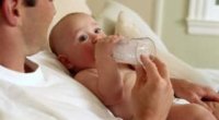 Як відрізнити блювоту від зригування у немовляти?