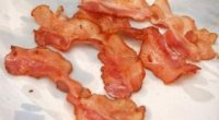 Як правильно смажити бекон на сухій сковороді: нюанси приготування свинячого м’яса