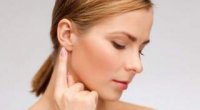 Жировик за вухом: причини, симптоми і методи лікування